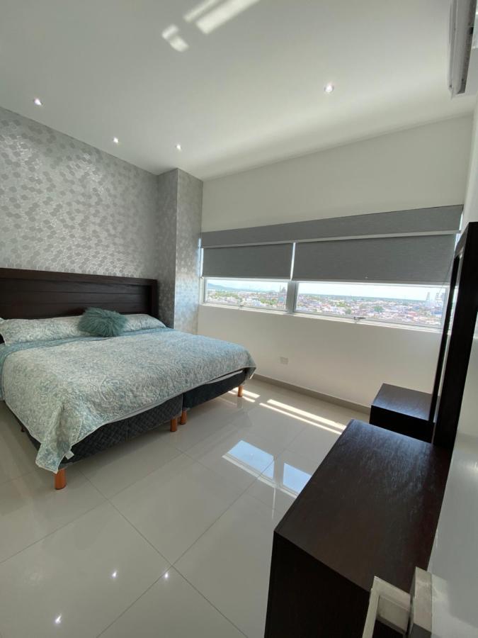 Condominio Torre Eme Frente Al Malecon Vista A La Ciudad Con Alberca Y Algo Al Mar Gimnacio Mazatlan Exterior photo